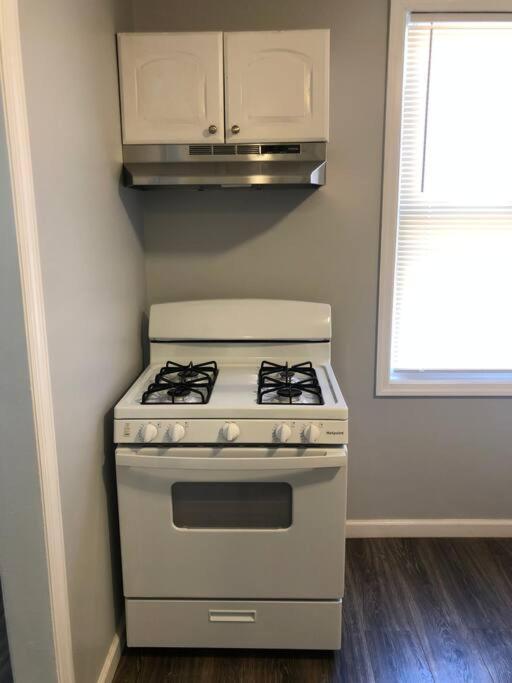 Private 2-Bedroom With Free Parking And Direct Bus To Nyc Manhattan Only 2 Blocks Away Linden Exterior foto